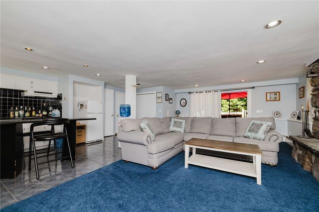 22 Oakview Terrace, Glocester, RI 02857