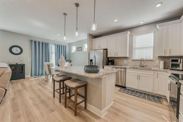 726 Oldcastle Road, Lewis Center, OH 43035