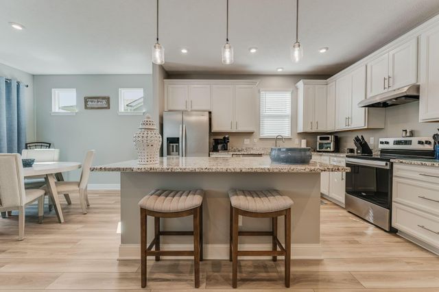 726 Oldcastle Road, Lewis Center, OH 43035
