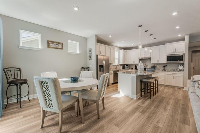 726 Oldcastle Road, Lewis Center, OH 43035