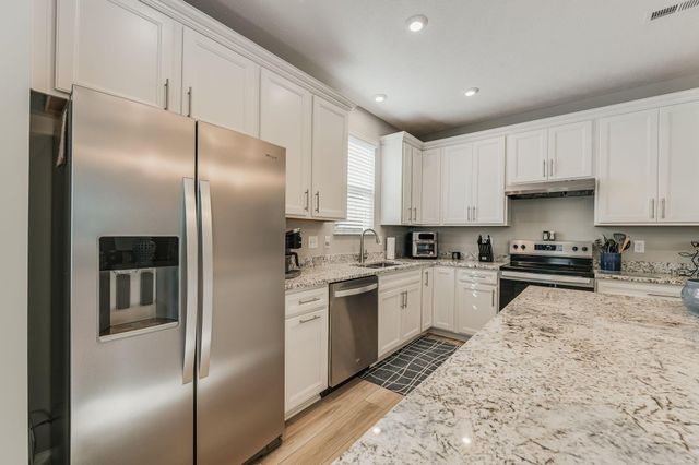 726 Oldcastle Road, Lewis Center, OH 43035