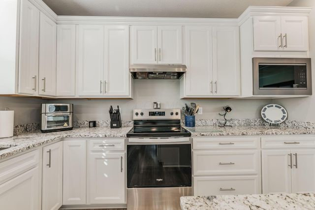 726 Oldcastle Road, Lewis Center, OH 43035