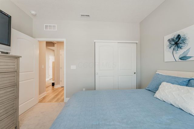 726 Oldcastle Road, Lewis Center, OH 43035