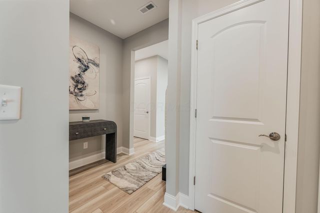 726 Oldcastle Road, Lewis Center, OH 43035