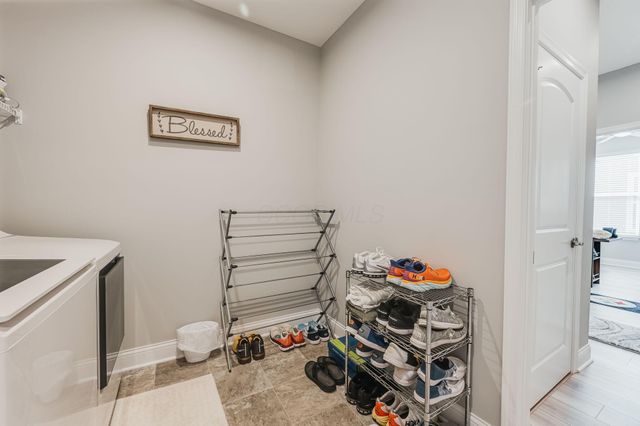 726 Oldcastle Road, Lewis Center, OH 43035
