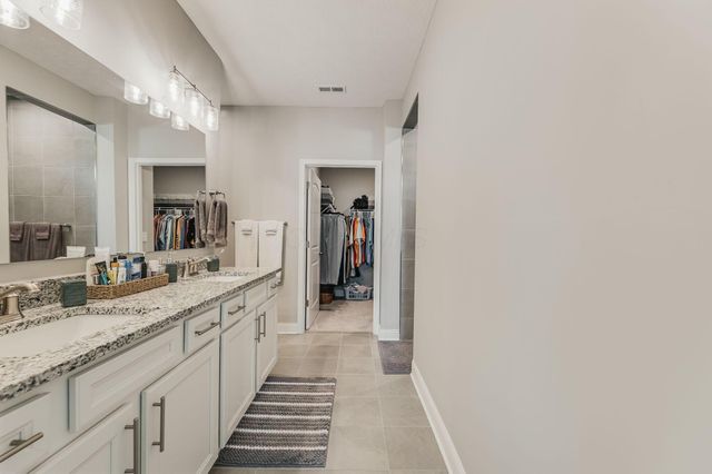 726 Oldcastle Road, Lewis Center, OH 43035