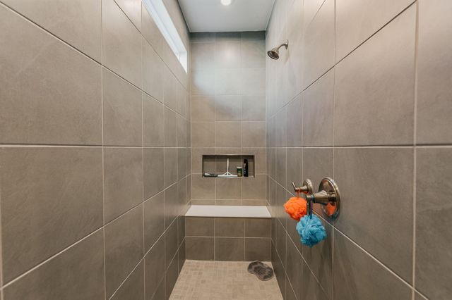 726 Oldcastle Road, Lewis Center, OH 43035