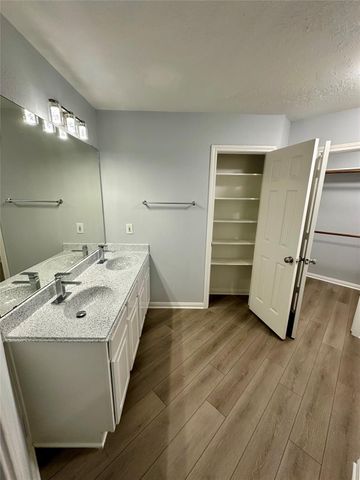 8810 Barron Wood Circle, Houston, TX 77083