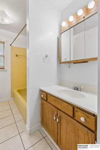 11035 W Street, Omaha, NE 68137