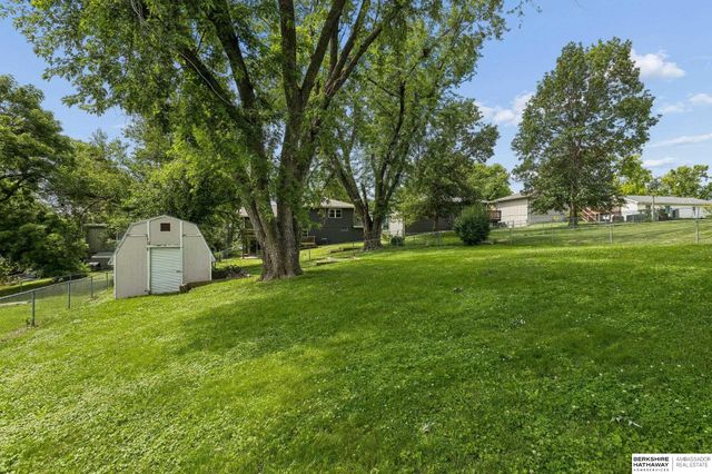 11035 W Street, Omaha, NE 68137