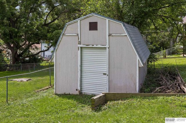 11035 W Street, Omaha, NE 68137