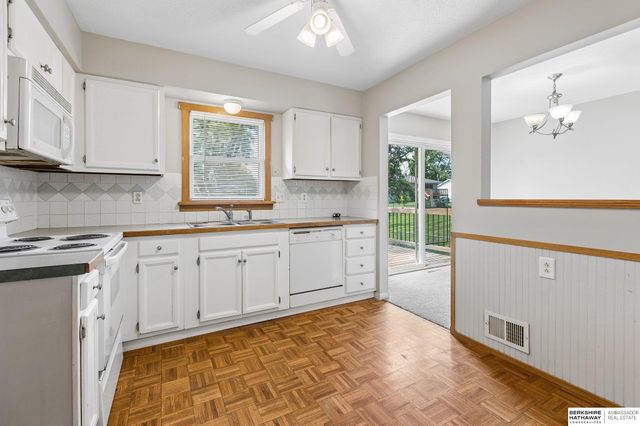 11035 W Street, Omaha, NE 68137