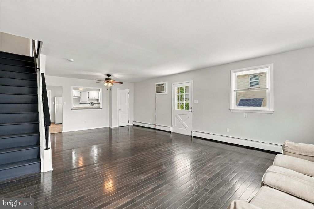 604 GARY LN, NORRISTOWN, PA 19401 — photo 2