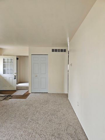 34273 Garfield Circle 5, Fraser, MI 48026