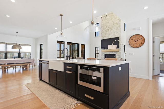 6 Conifer Court, Poughkeepsie, NY 12603