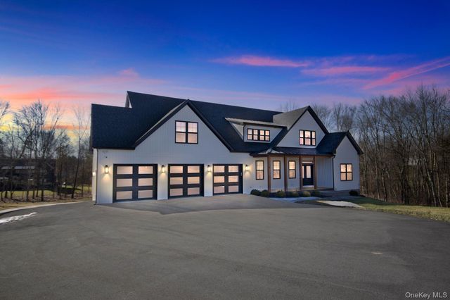 6 Conifer Court, Poughkeepsie, NY 12603