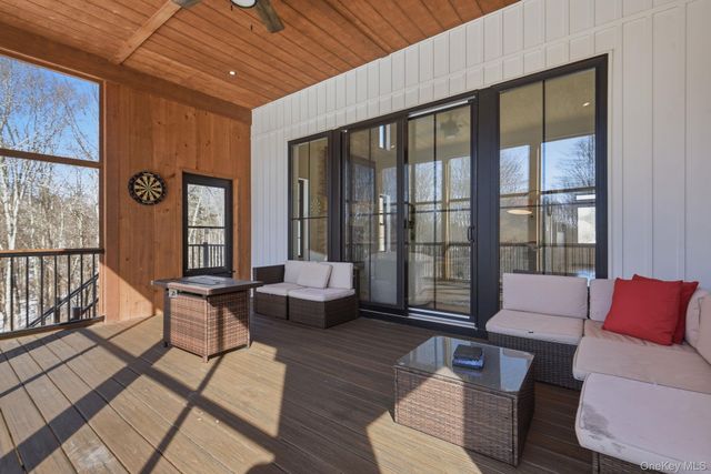 6 Conifer Court, Poughkeepsie, NY 12603