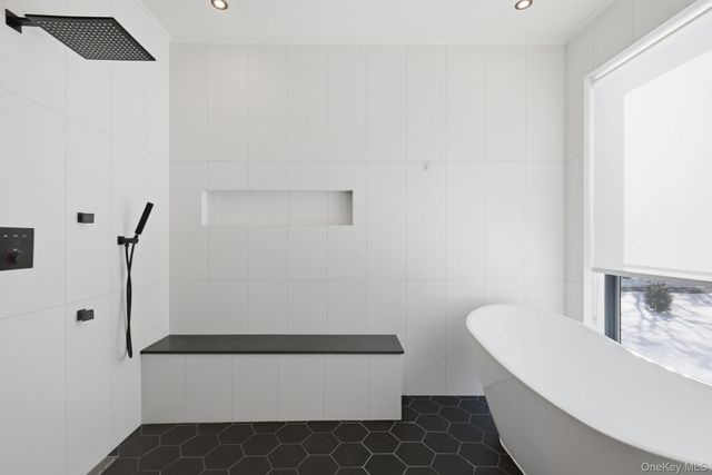 6 Conifer Court, Poughkeepsie, NY 12603