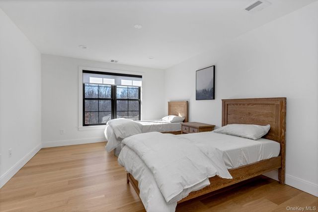 6 Conifer Court, Poughkeepsie, NY 12603