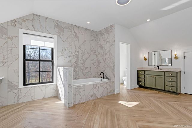 6 Conifer Court, Poughkeepsie, NY 12603