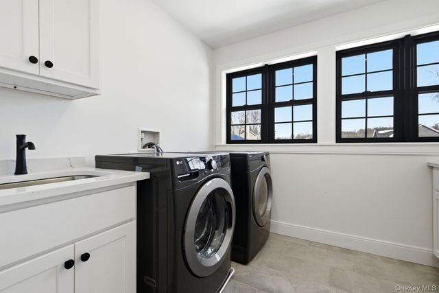 6 Conifer Court, Poughkeepsie, NY 12603