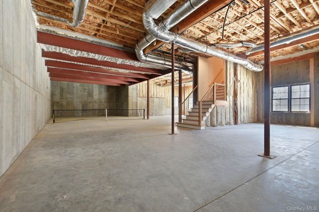 6 Conifer Court, Poughkeepsie, NY 12603