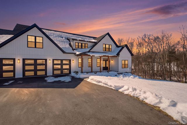 6 Conifer Court, Poughkeepsie, NY 12603