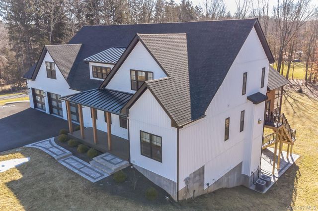 6 Conifer Court, Poughkeepsie, NY 12603