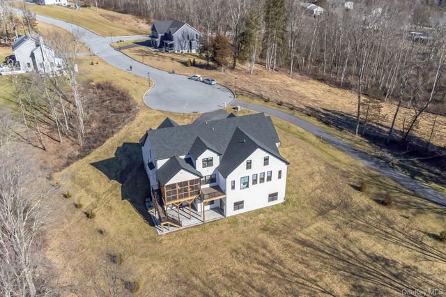 6 Conifer Court, Poughkeepsie, NY 12603