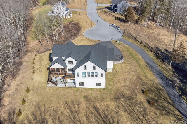 6 Conifer Court, Poughkeepsie, NY 12603