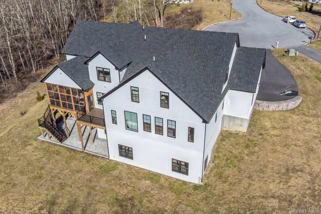 6 Conifer Court, Poughkeepsie, NY 12603