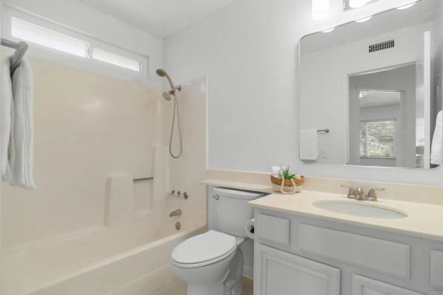 1813 Avenida Segovia, Oceanside, CA 92056