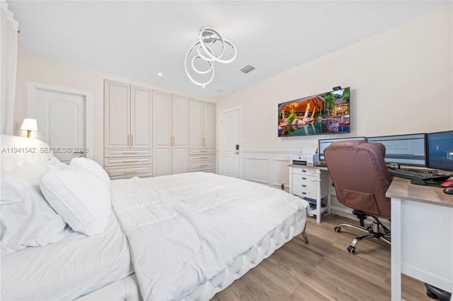 1302 Fillmore St, Hollywood, FL 33019