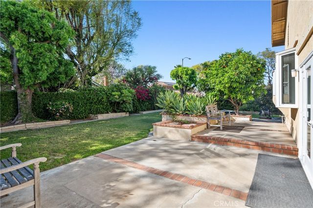 2 Glorieta E, Irvine, CA 92620