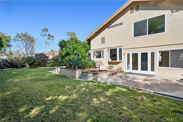 2 Glorieta E, Irvine, CA 92620