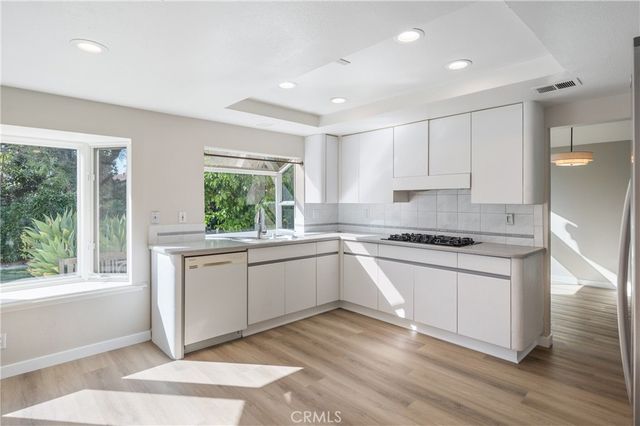 2 Glorieta E, Irvine, CA 92620