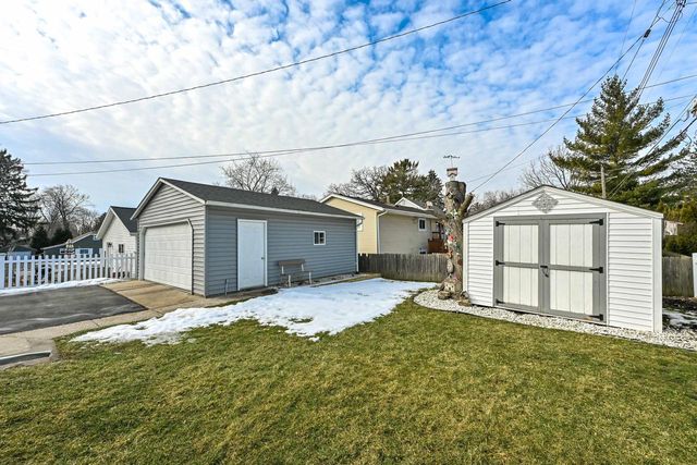 5659 S 110th STREET, Hales Corners, WI 53130