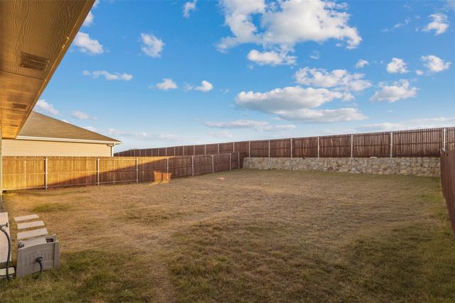 612 Creek End Drive, Princeton, TX 75407