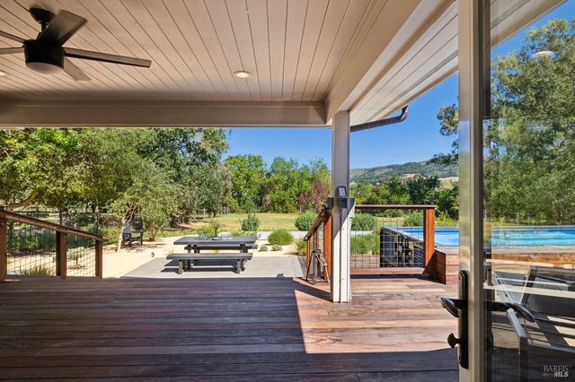 21730 Burndale Rd, Sonoma, CA 95476