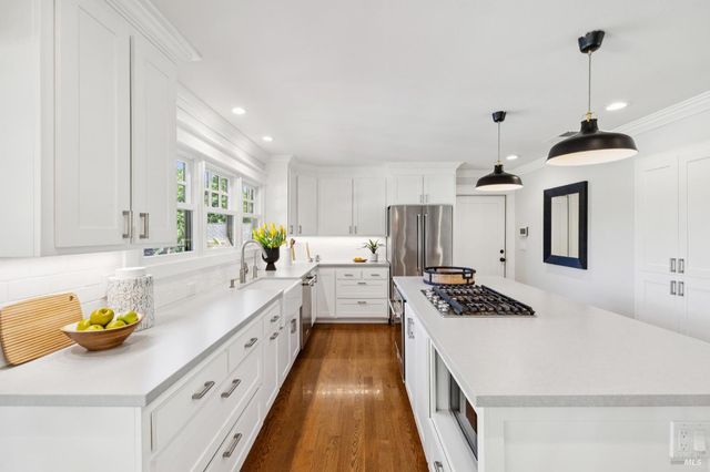 21730 Burndale Rd, Sonoma, CA 95476