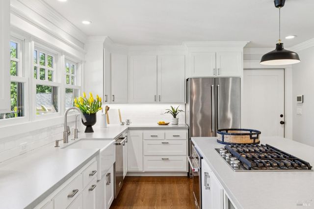 21730 Burndale Rd, Sonoma, CA 95476