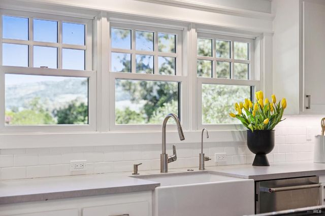 21730 Burndale Rd, Sonoma, CA 95476