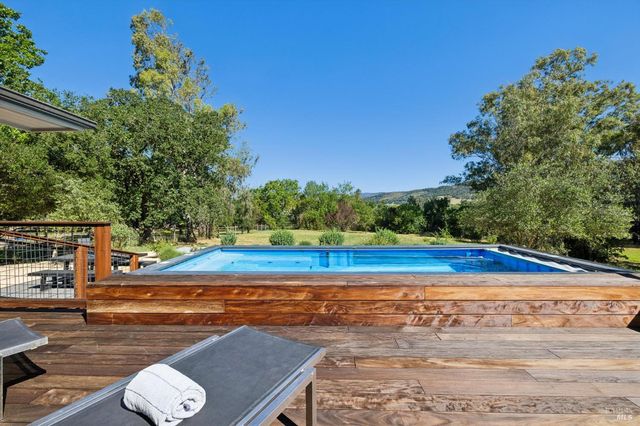 21730 Burndale Rd, Sonoma, CA 95476