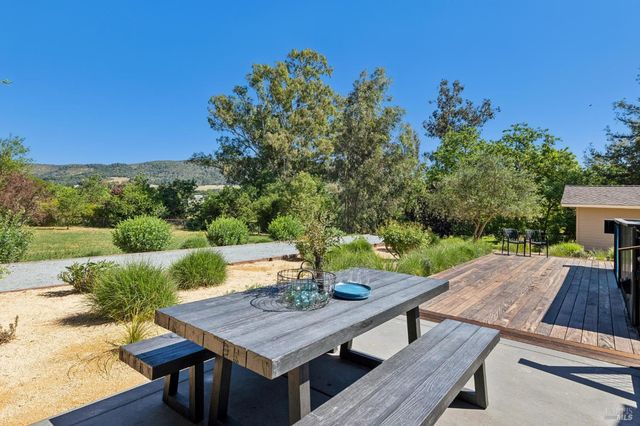 21730 Burndale Rd, Sonoma, CA 95476