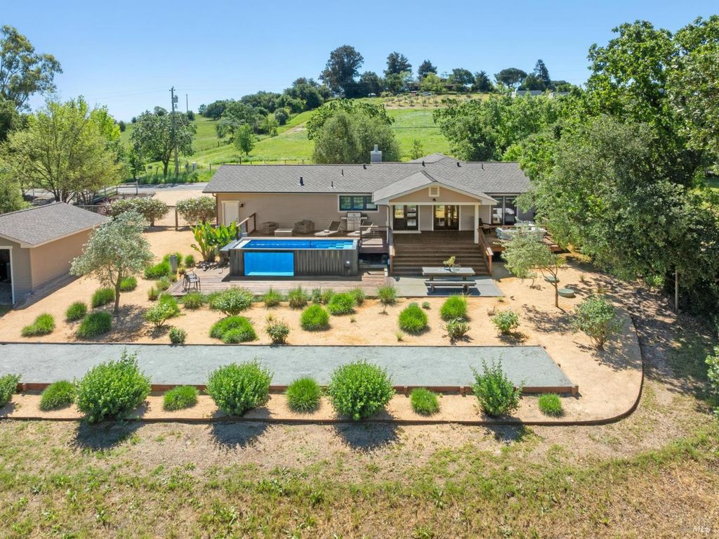 21730 Burndale Rd, Sonoma, CA 95476