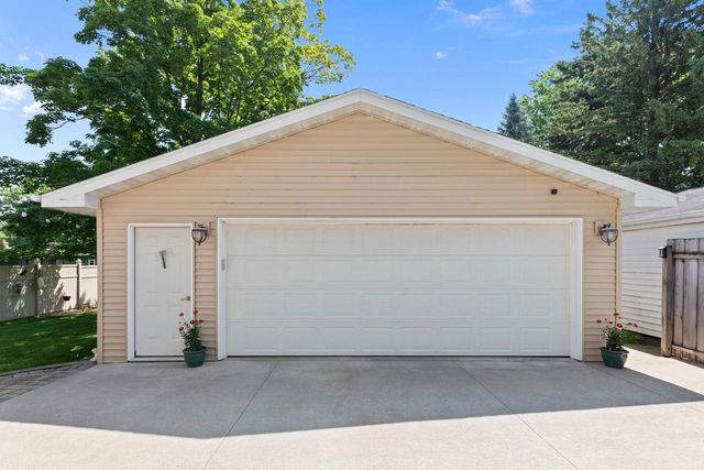 418 S WEIMAR STREET, Appleton, WI 54915