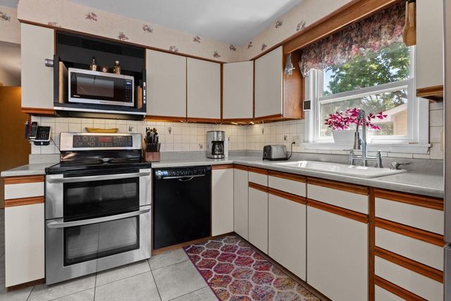 418 S WEIMAR STREET, Appleton, WI 54915