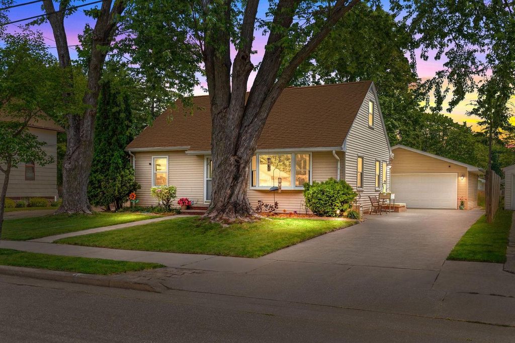 418 S WEIMAR STREET, Appleton, WI 54915