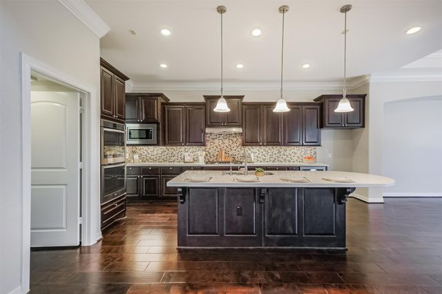 10 Silent Way Drive, Sugar Land, TX 77498