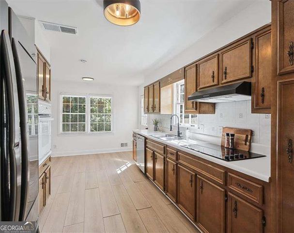 3167 Mountain Creek Lane NE, Roswell, GA 30075